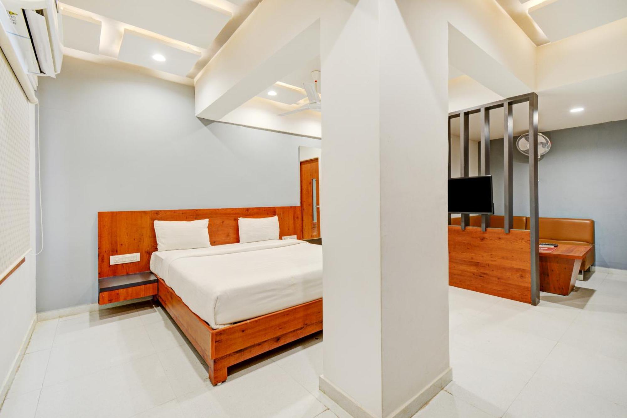 Tharad Hotel Desert Inn מראה חיצוני תמונה